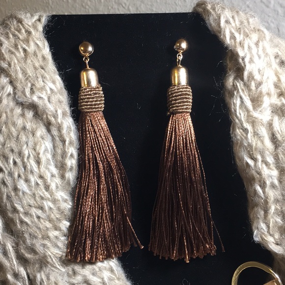 Fringe Infinity scarf, earrings and keychain - Picture 2 of 4